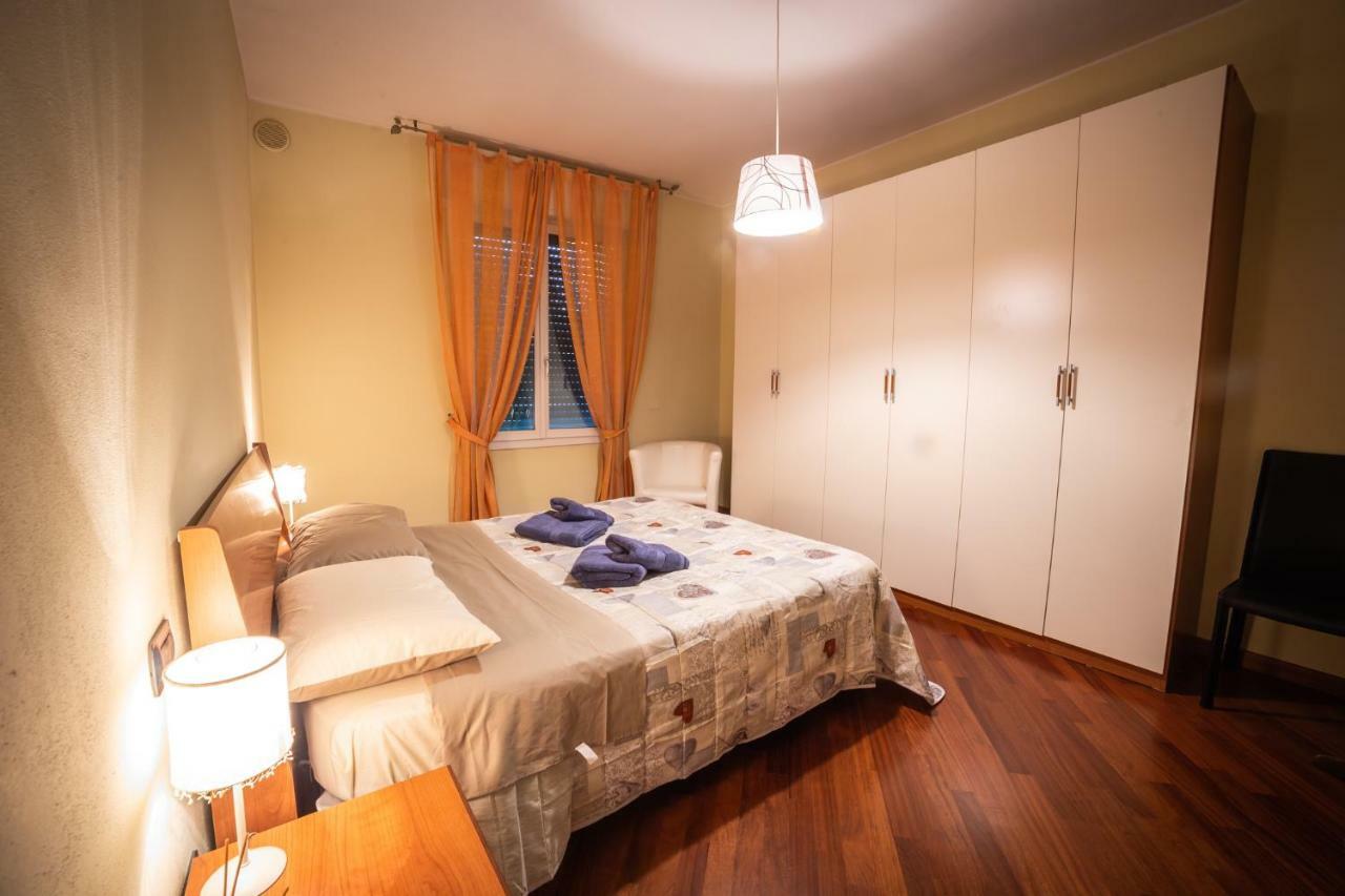 라벤나 Cinematic Modern Flat, 100 Mt Da Ospedale 아파트 외부 사진