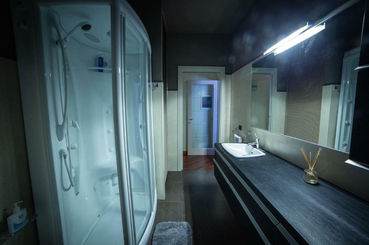 라벤나 Cinematic Modern Flat, 100 Mt Da Ospedale 아파트 외부 사진
